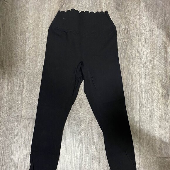 Buffbunny - Rosa Scallop Legging - Onyx Black - Picture 2 of 6